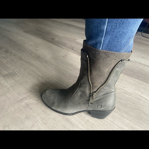 Born women’s booties Sz 7.5 - Picture 11 of 11